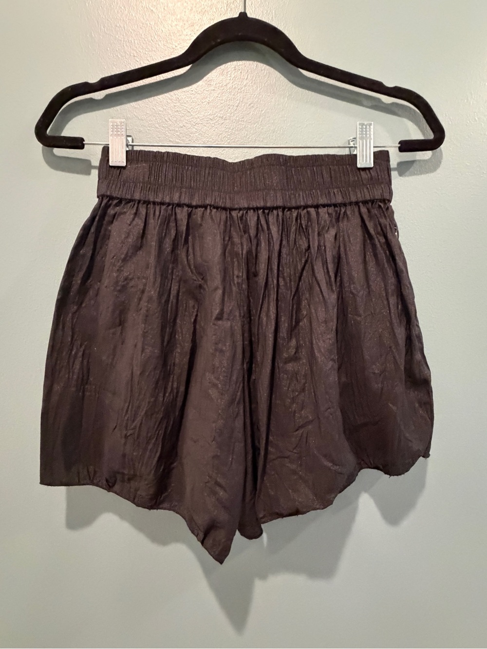 Frame Denim Black High-Waist Pleated shorts